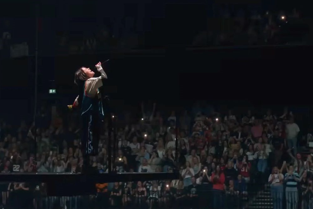 Billie Eilish: Hit Me Hard and Soft